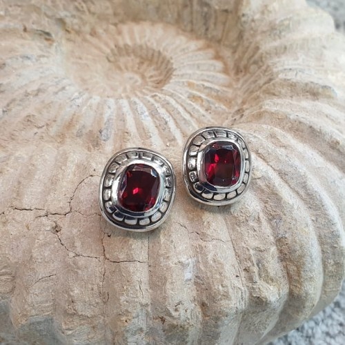 Kolczyki z Czerwoną Cyrkonią