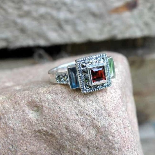 Pierścionek z Naturalnym Granatem