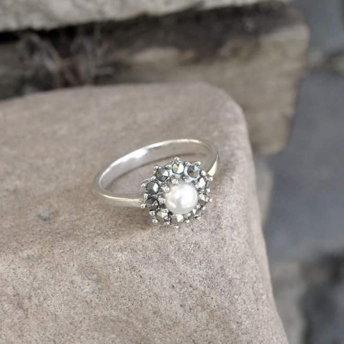 Srebrny Pierścionek z Perłą