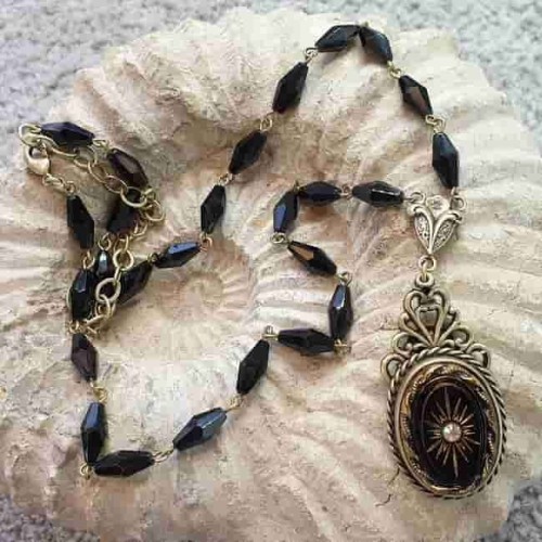 Naszyjnik w Wiktoriańskim Stylu