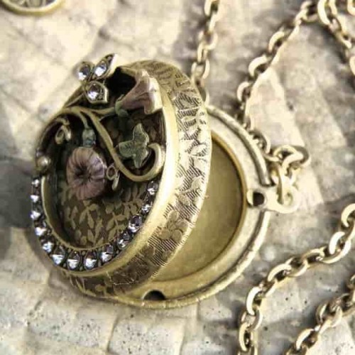 Naszyjnik z Otwieranym Medalionem