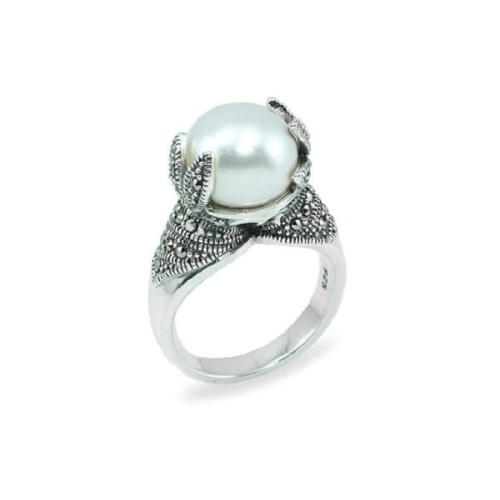 Pierścionek z Białą Perłą